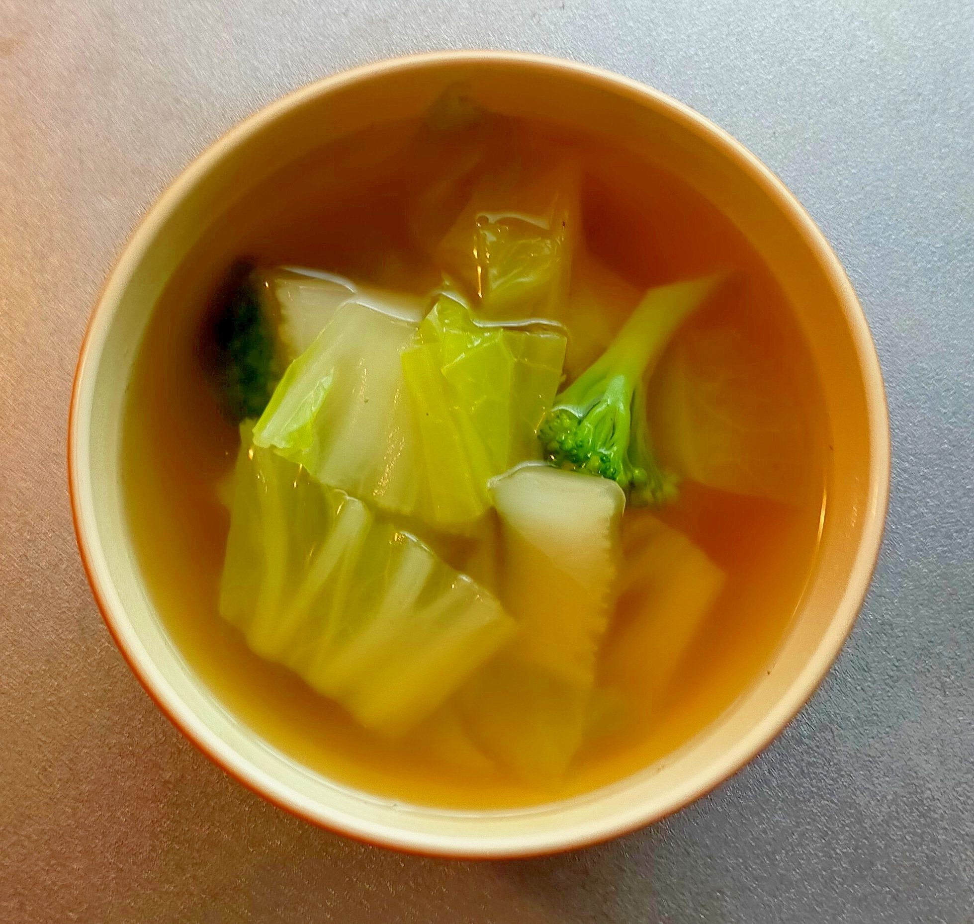白菜とブロッコリーのコンソメスープ