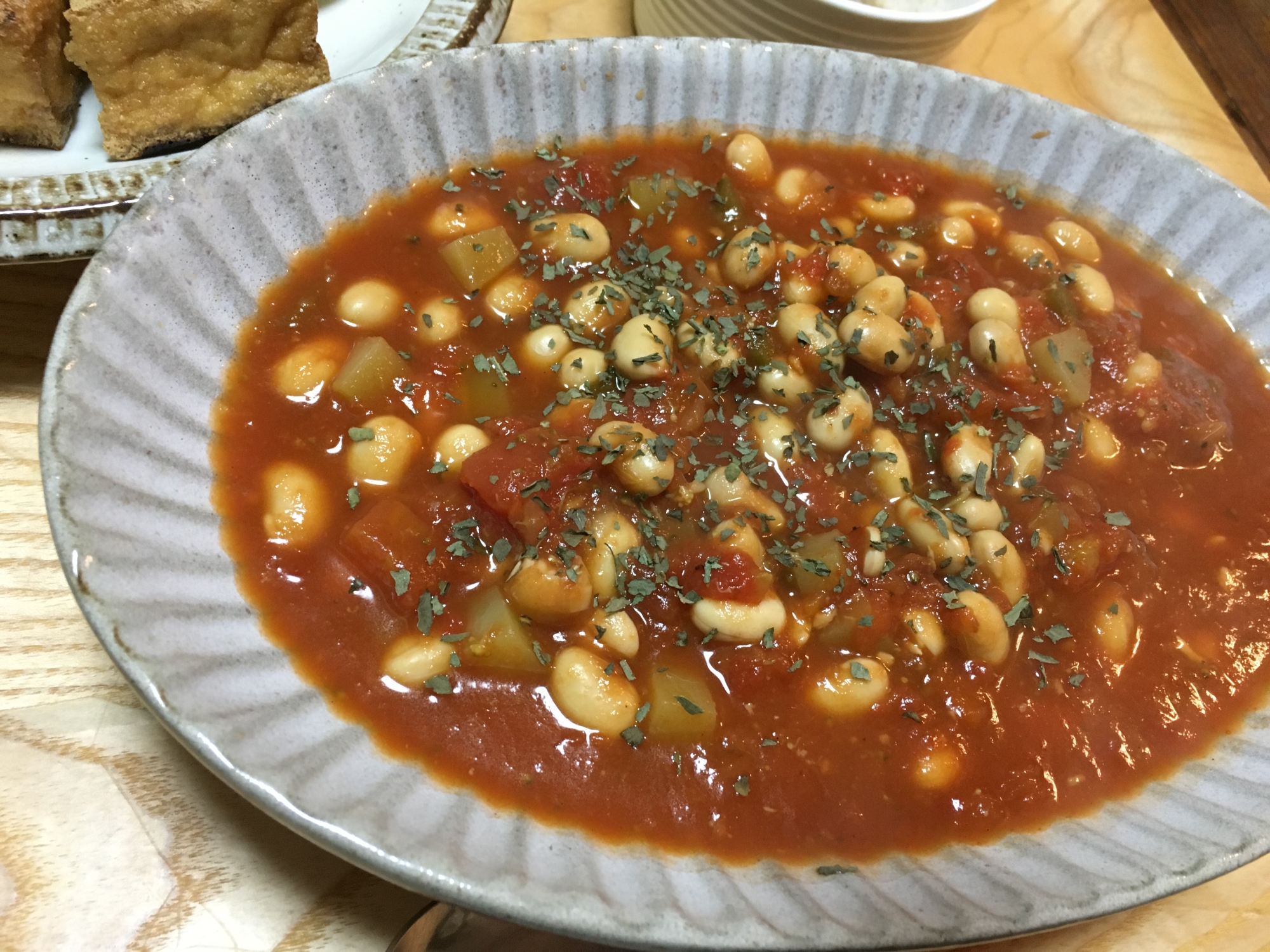 トマト缶で豆煮