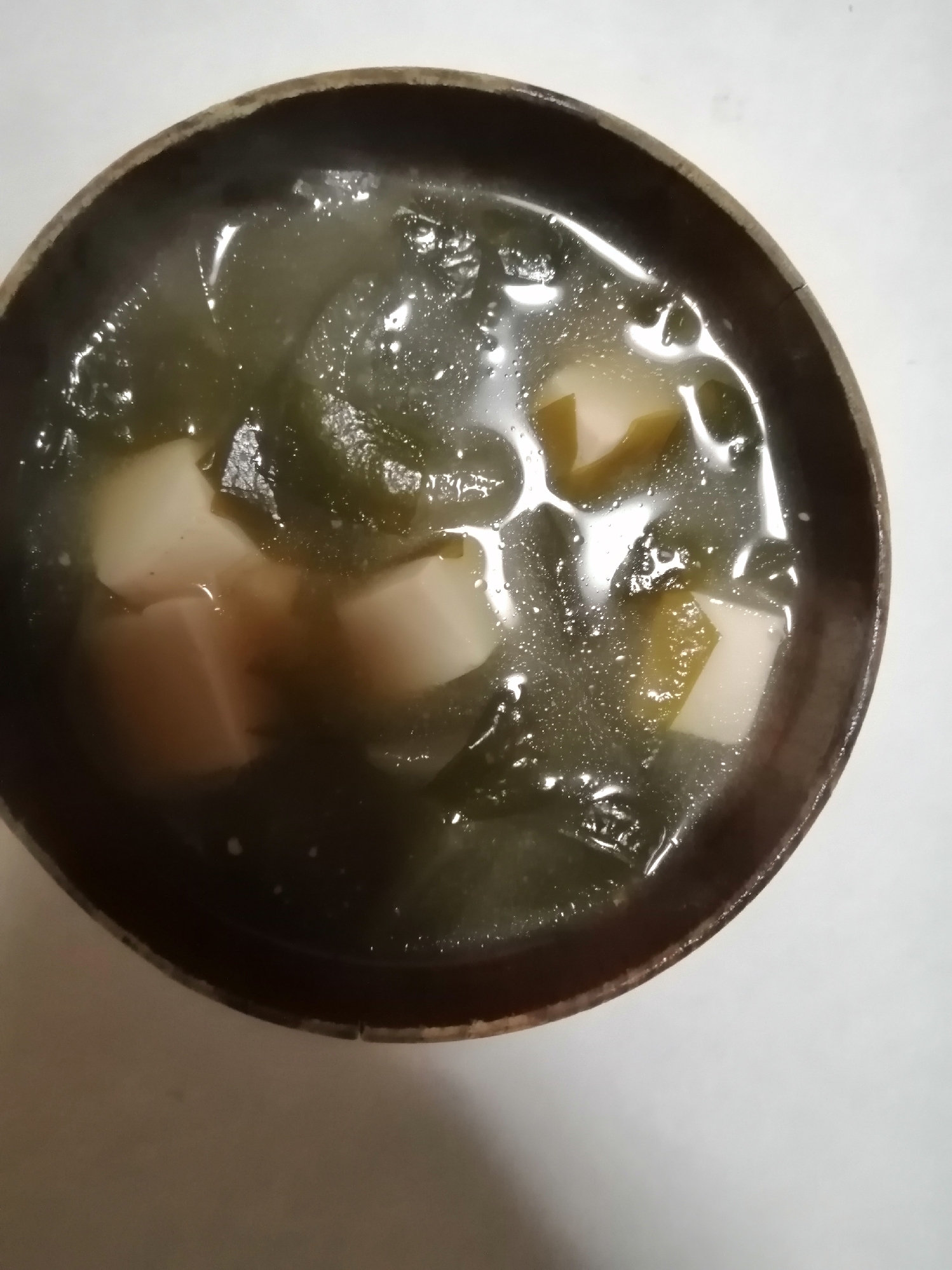 豆腐とわかめと玉ねぎのみそ汁