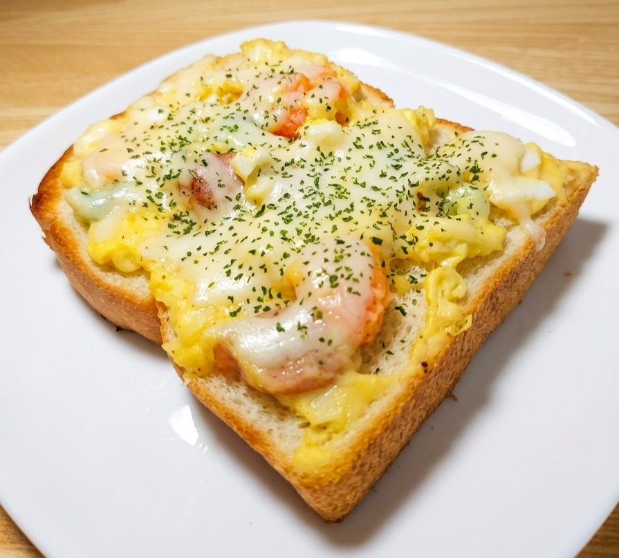 手軽に【チーズポテサラトースト】