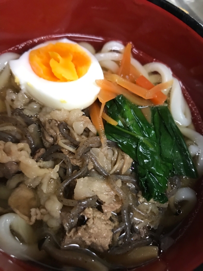 半熟玉子入りの肉うどん