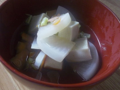 大根の葉と残ったにんじんの皮も入れて☆高野豆腐がしみしみでとっても美味しかったです☆大根が美味しい季節、たくさん作りたいです＾＾ごちそうさまです◎