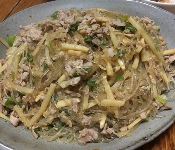 酸味がきいた☆豚肉とたけのこと春雨の炒め物