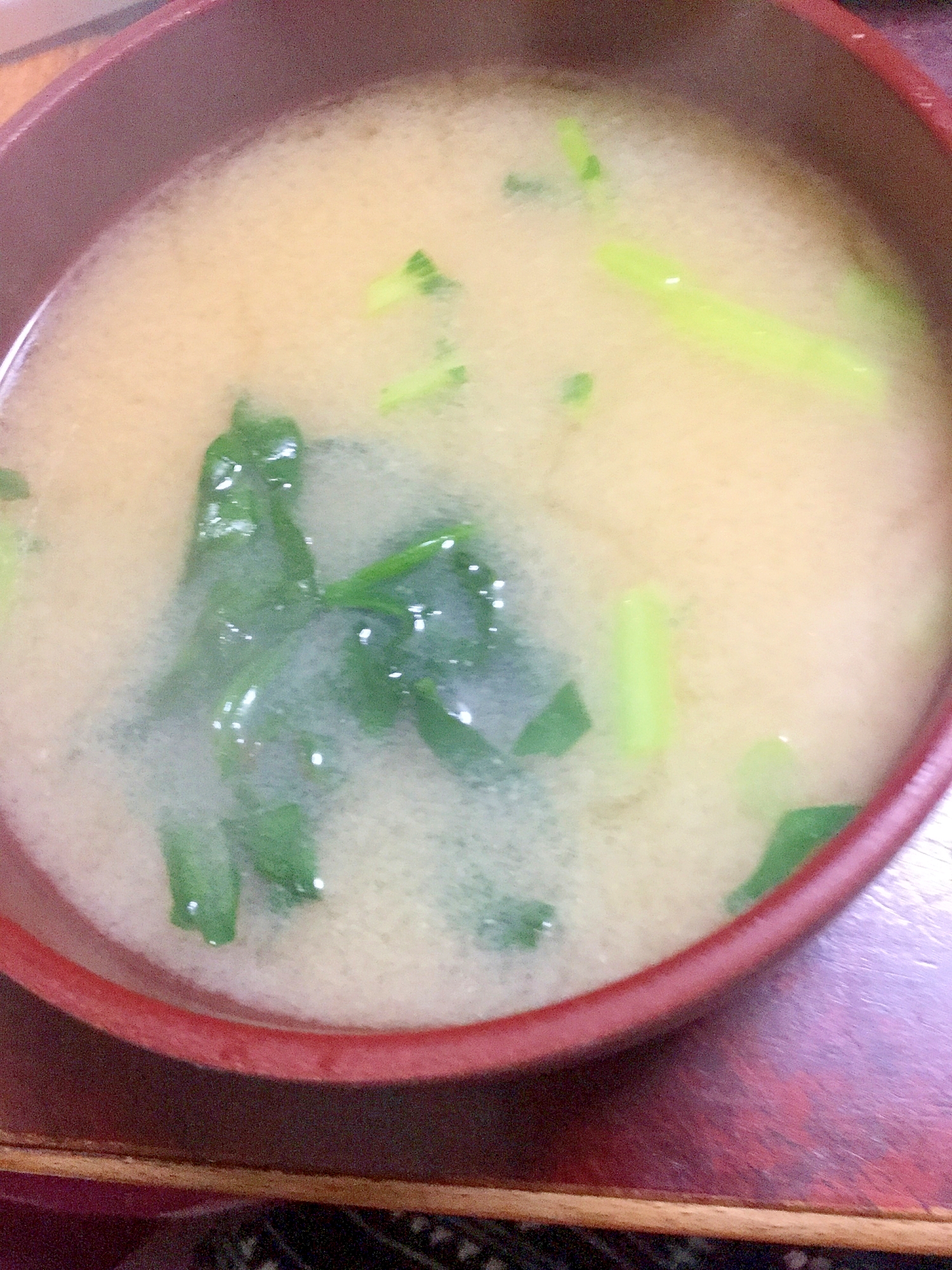 干し椎茸の戻し汁を活用☆小松菜の味噌汁。