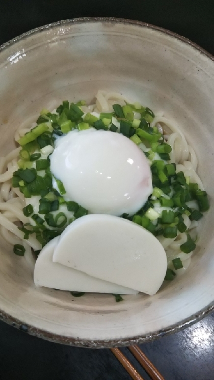 子供が大好き(^^)温泉卵ととろろのかけうどん♪