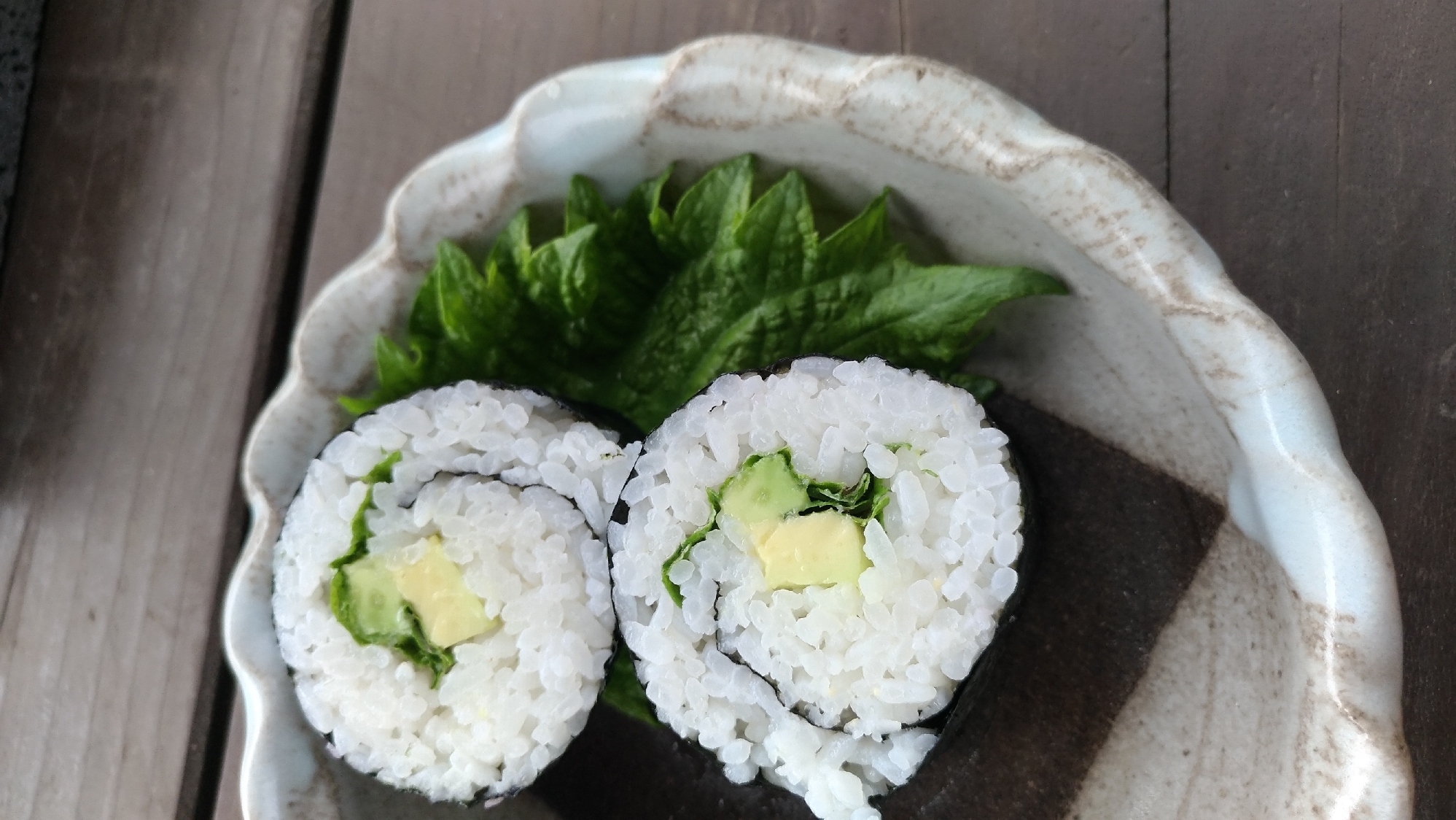 シンプルで美味しい☆青じそアボカド太巻き