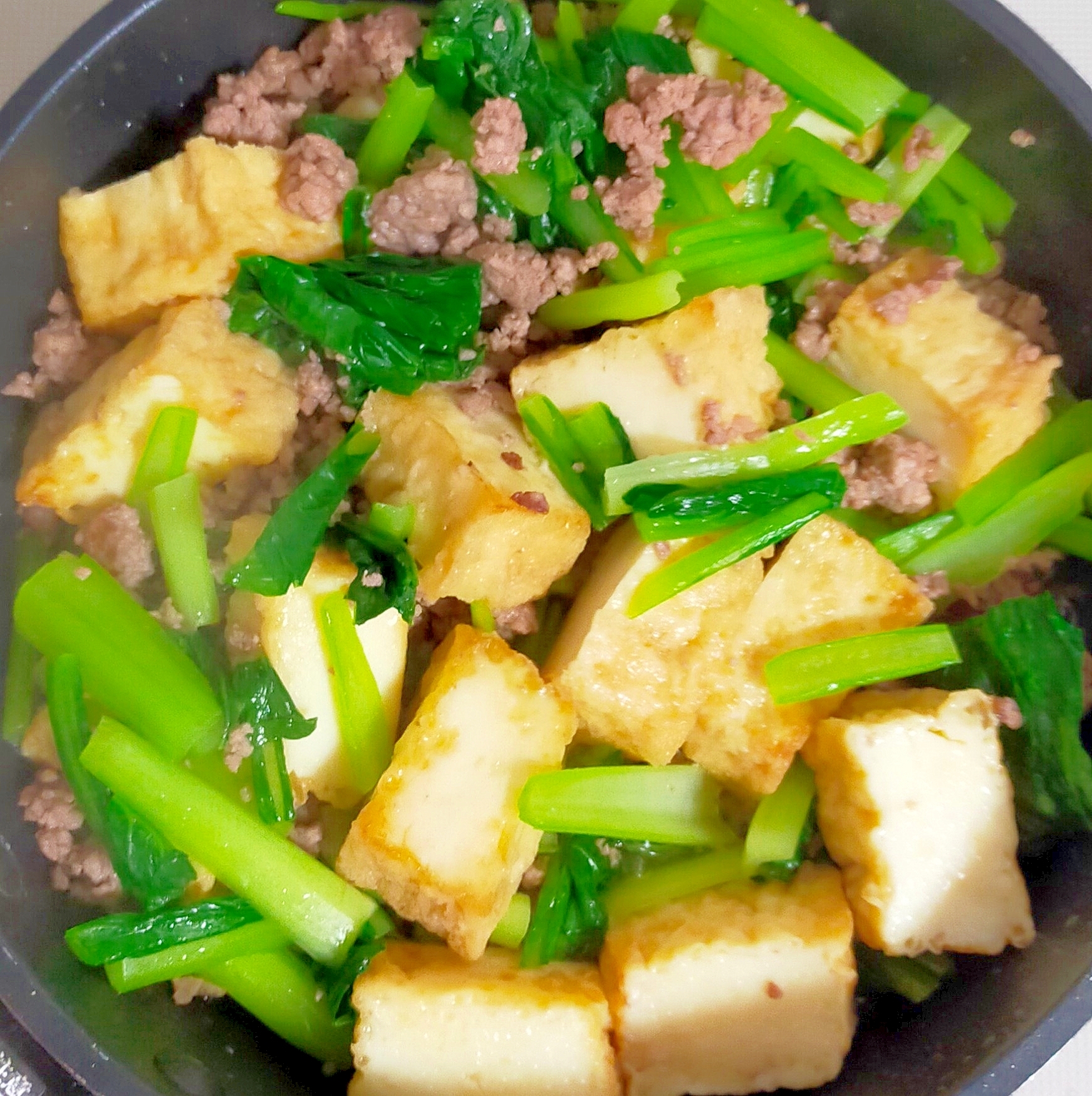 厚揚げとひき肉と小松菜の炒め物