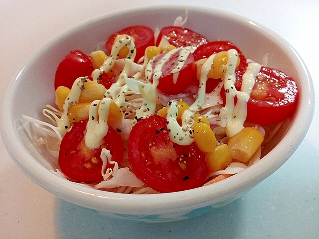 千切り野菜とプチトマトとコーンの爽やかサラダ