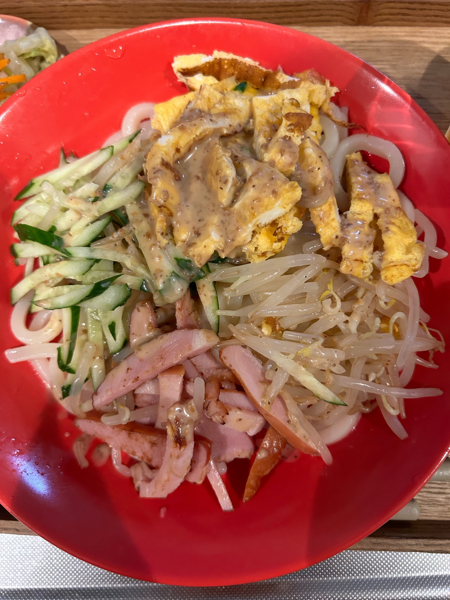 野菜たっぷり！冷やしうどん