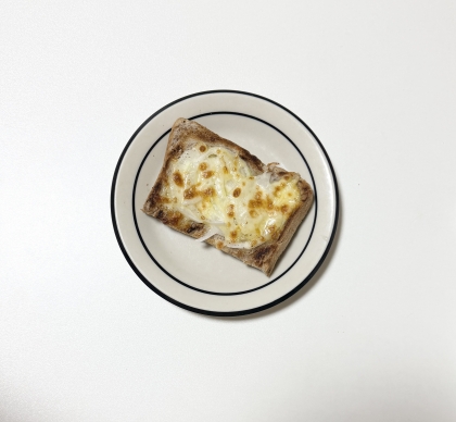 チーズトーストアレンジ 玉ねぎスライスのせて