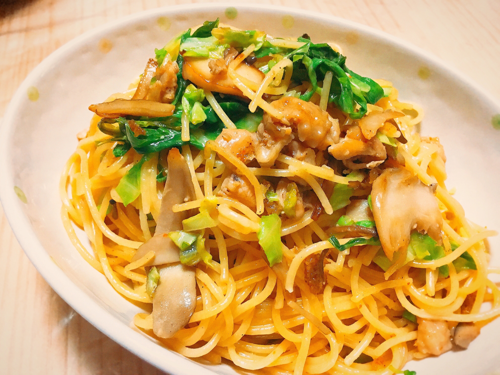 業務スーパー牛肉だしの素でキャベツときのこのパスタ レシピ 作り方 By Nano0305 楽天レシピ
