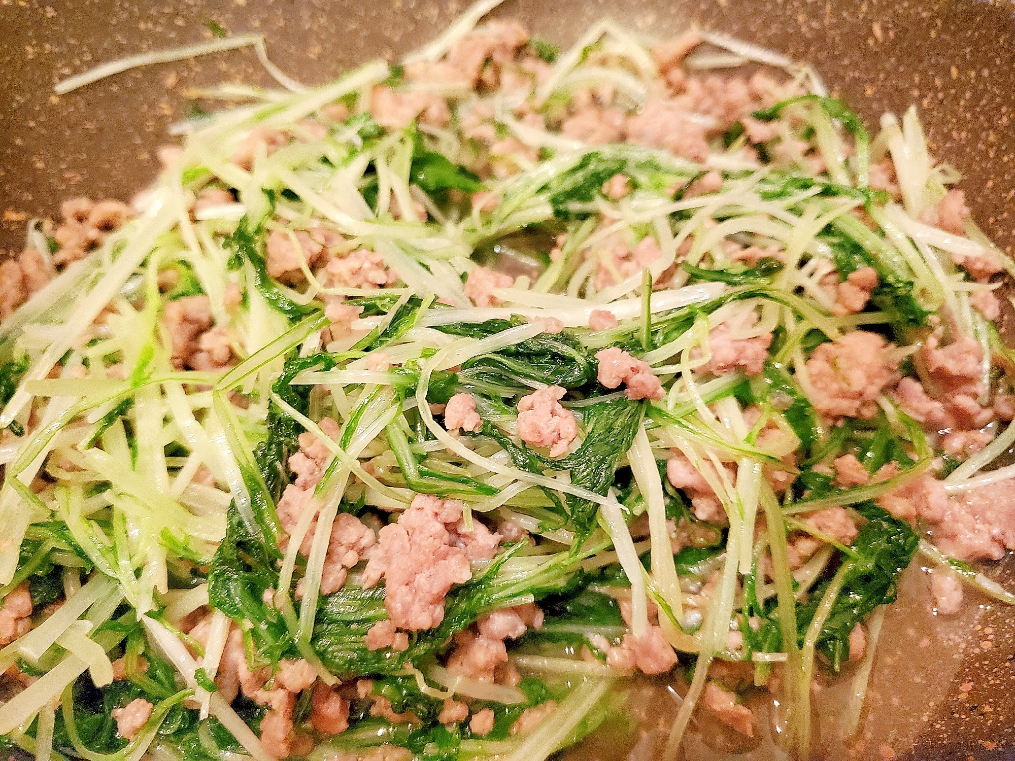 水菜大量消費 水菜と挽き肉の炒め物 レシピ 作り方 By ヨギーニ 楽天レシピ