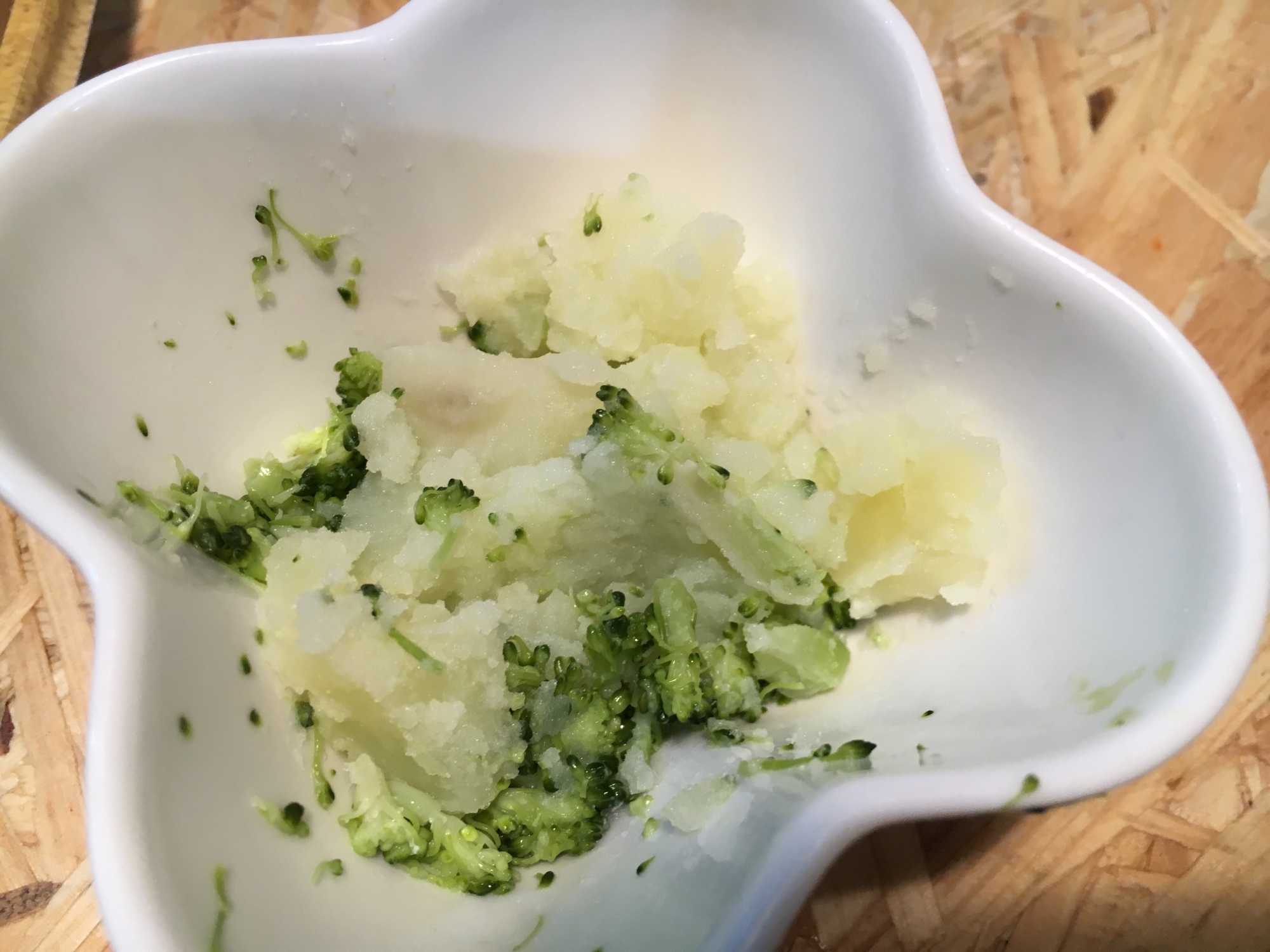 離乳食 後期 じゃがいもとブロッコリーのミルク和え レシピ 作り方 By Kmama36 楽天レシピ 離乳食 後期 じゃがいもとブロッコリーのミルク和え レシピ 作り方 By Kmama36 楽天レシピ