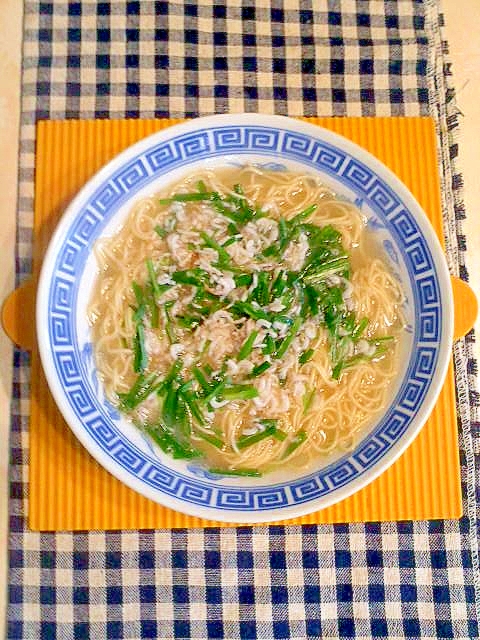 アミエビとニラの豚骨ラーメン♪