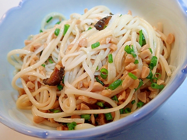 納豆・キューちゃん・ねぎの混ぜ素麺♬