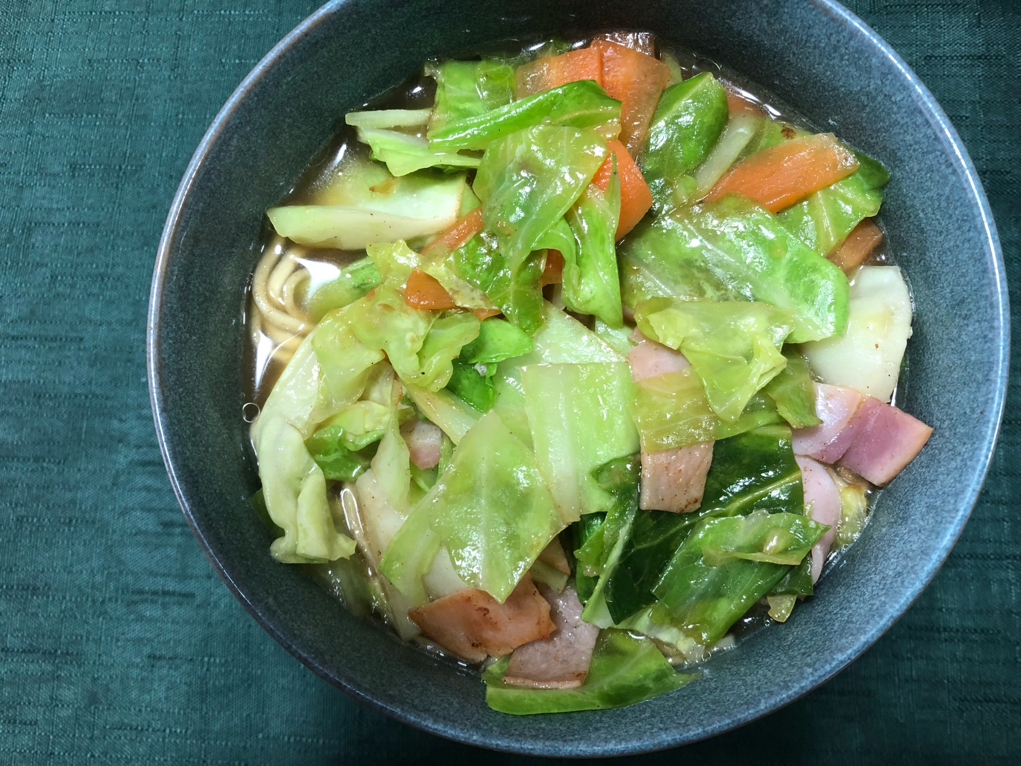 野菜たっぷりのせ！インスタントラーメン