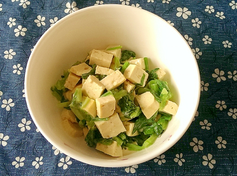 豆腐とセロリの葉の和え物