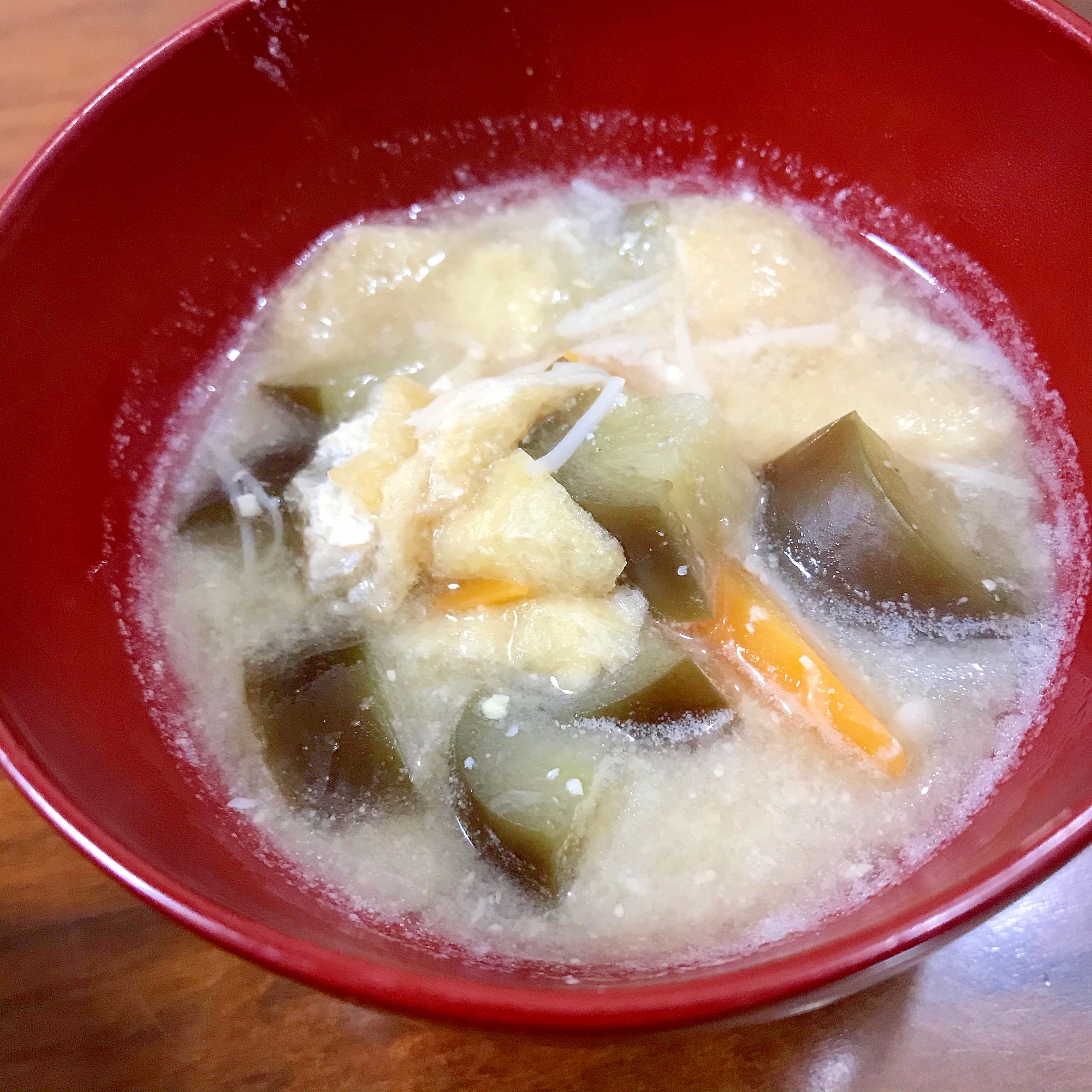 ナス、人参、えのき、油揚げの味噌汁