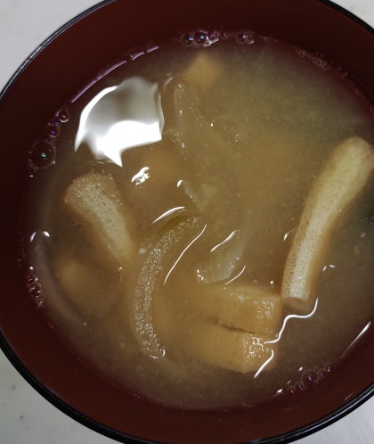 豆腐、玉ねぎ、油揚げのお味噌汁☆彡