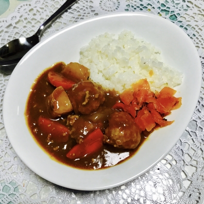 こんにちは。
業務スーパーの肉だんごを、使いました。
冷凍肉だんご、とても便利ですね。
ボリューム満点で、美味しかったです。
ご馳走様でした。