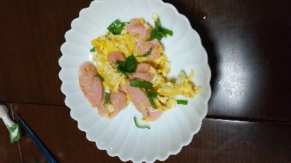 魚肉ソーセージと卵炒め