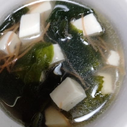 豆腐とワカメと青ネギの中華風スープ
