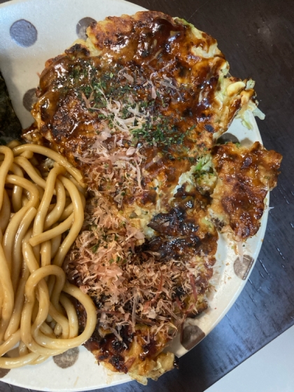 キャベツいっぱいのお好み焼き