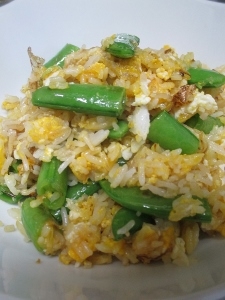 しゃくしゃくおいしい スナップエンドウチャーハン