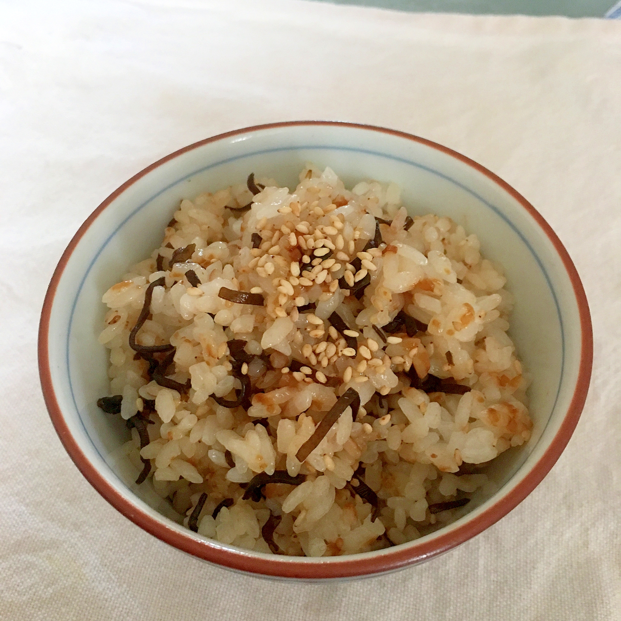 胡麻油香る塩昆布といりごま混ぜご飯♡