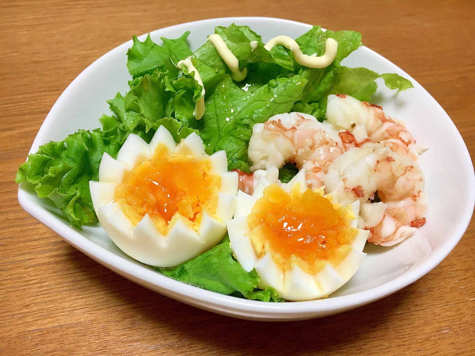 グリーンレタスとゆで卵とエビのサラダ レシピ 作り方 By おこのみっちゃん 楽天レシピ