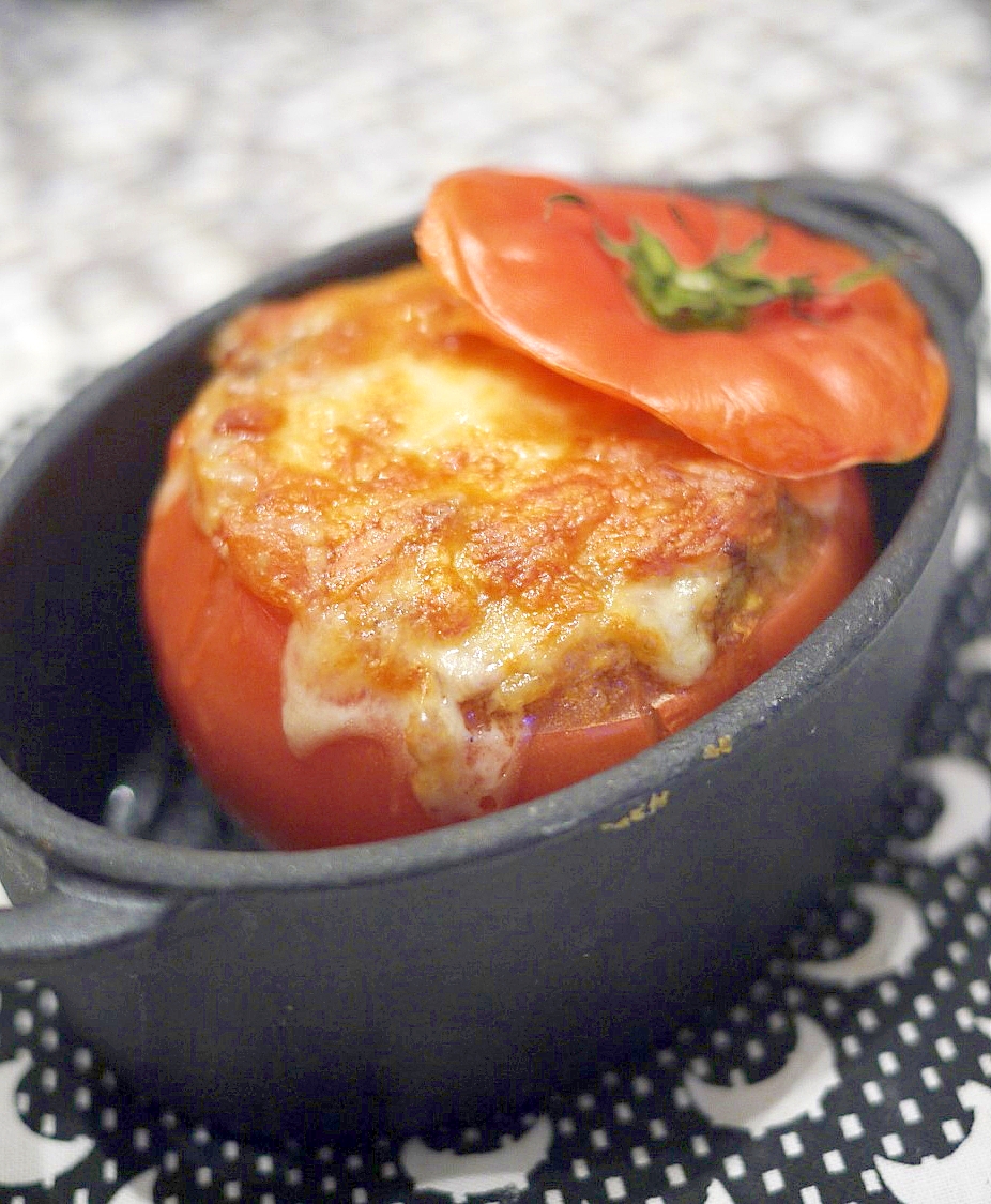 トマトファルシー(トマトのひき肉詰めオーブン焼き）