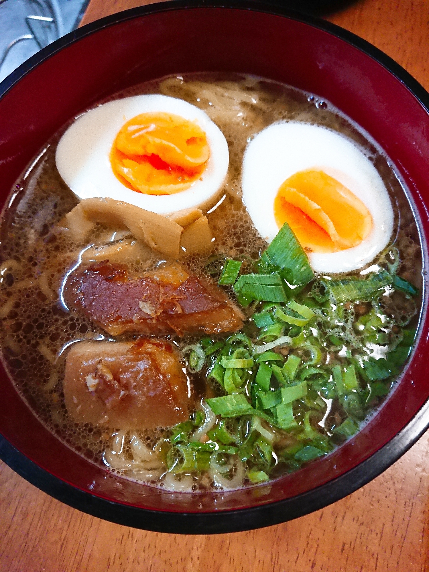 ゆで卵とラフテーの葱ラーメン