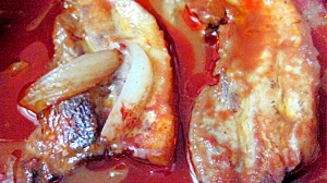 豚バラ肉かたまりの赤ワインとトマトジュース煮込み