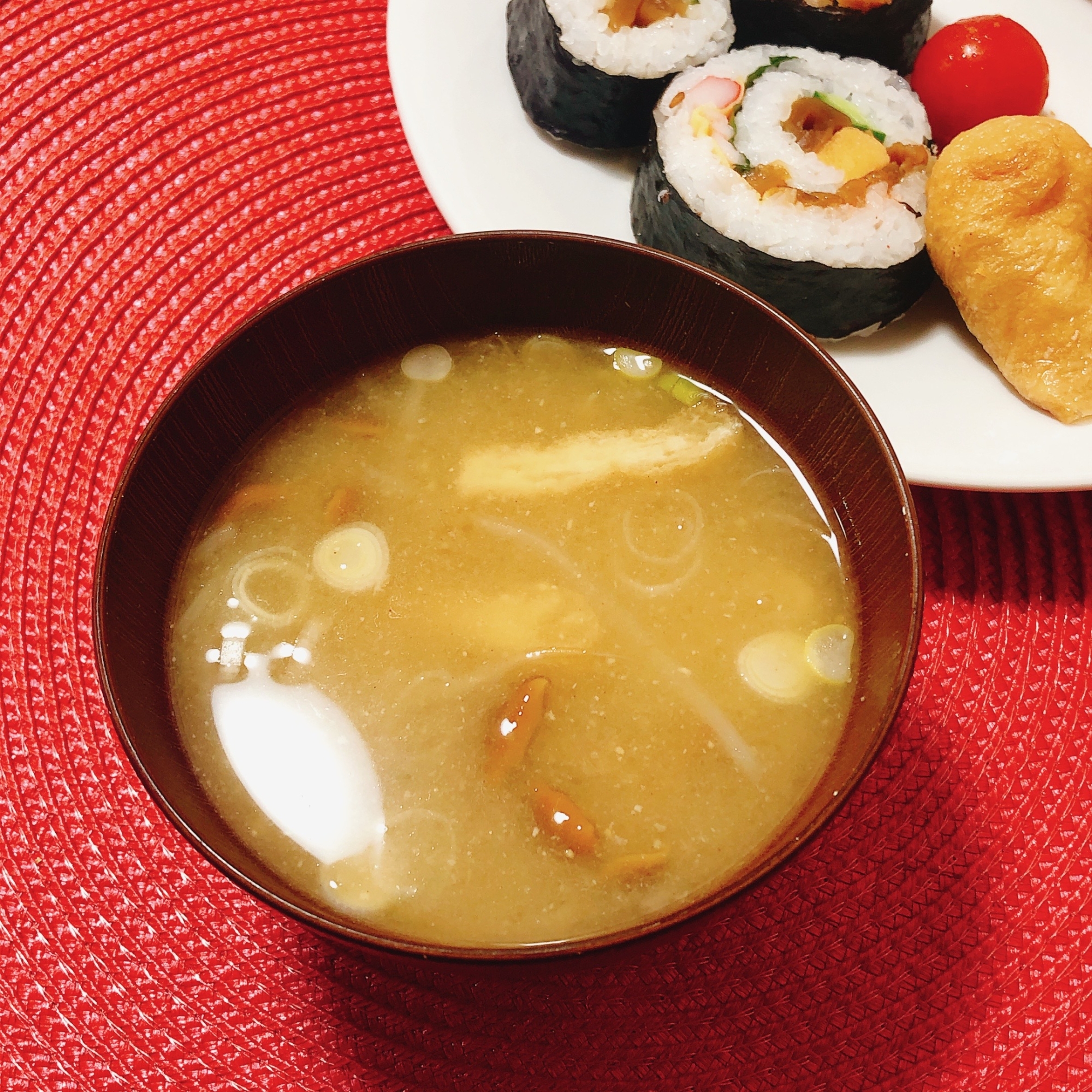 なめこもやし油揚げ味噌汁