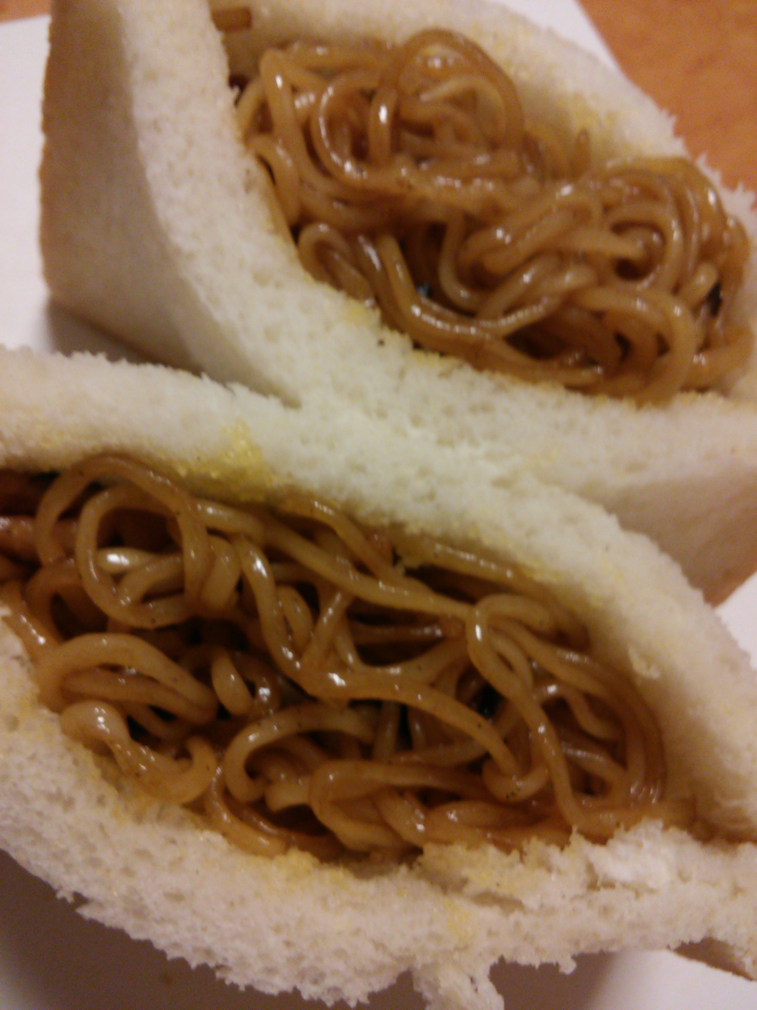 簡単☆朝ごパン☆食パンに挟むだけ焼きそばパン