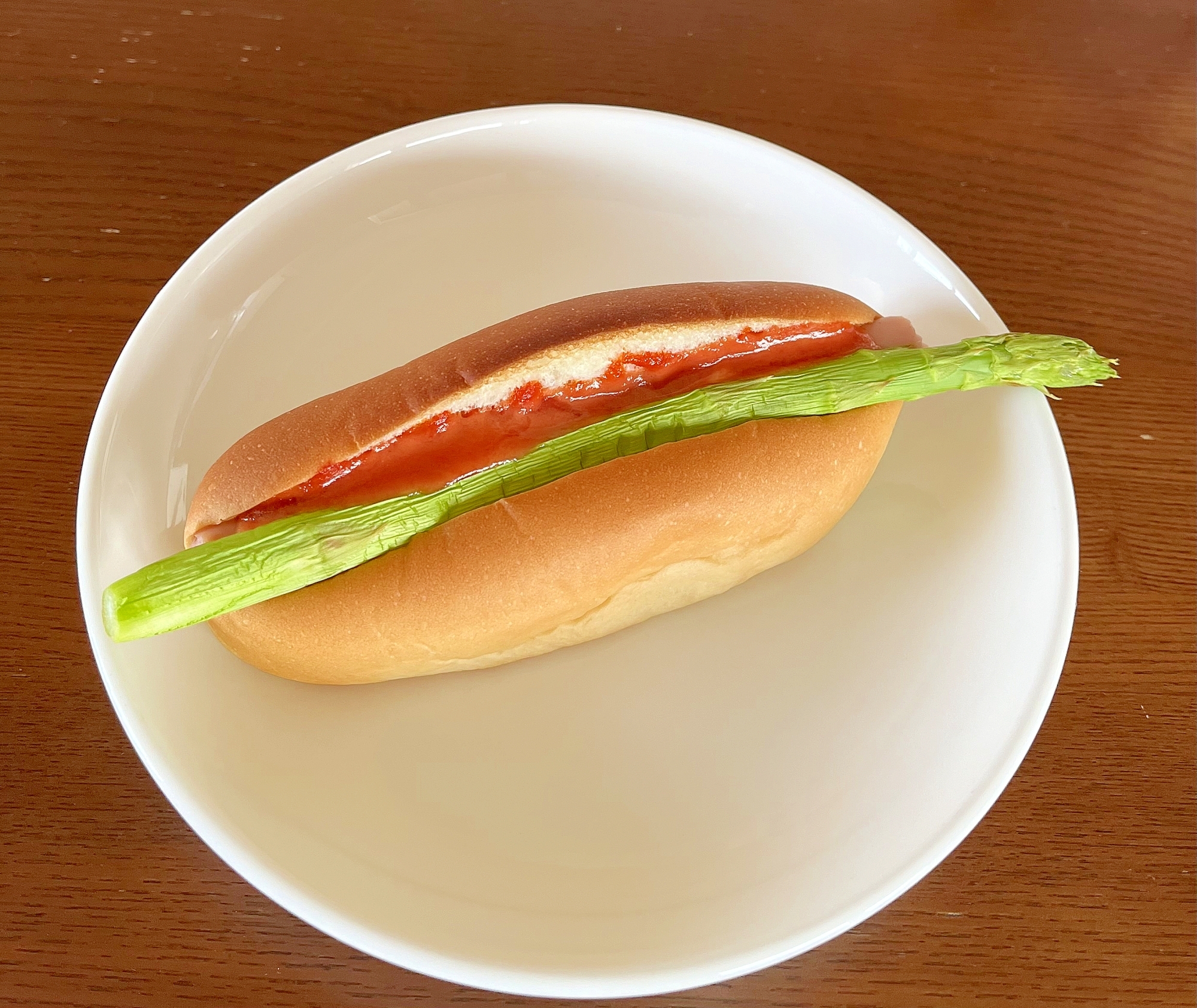 アスパラと魚肉ソーセージのホットドッグ