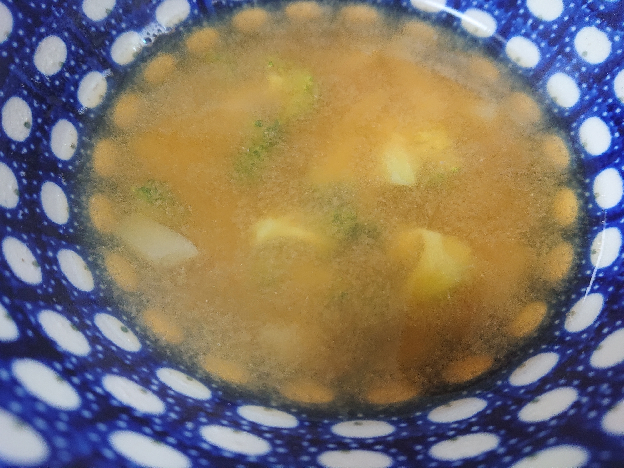 オユコ芋とブロッコリーの味噌汁