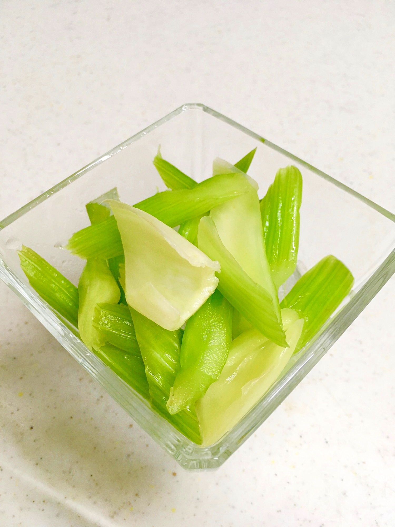 袋で簡単！セロリの浅漬け