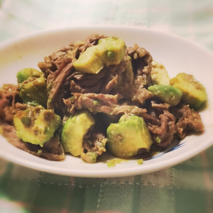 牛肉とアボカドのわさび醤油炒め