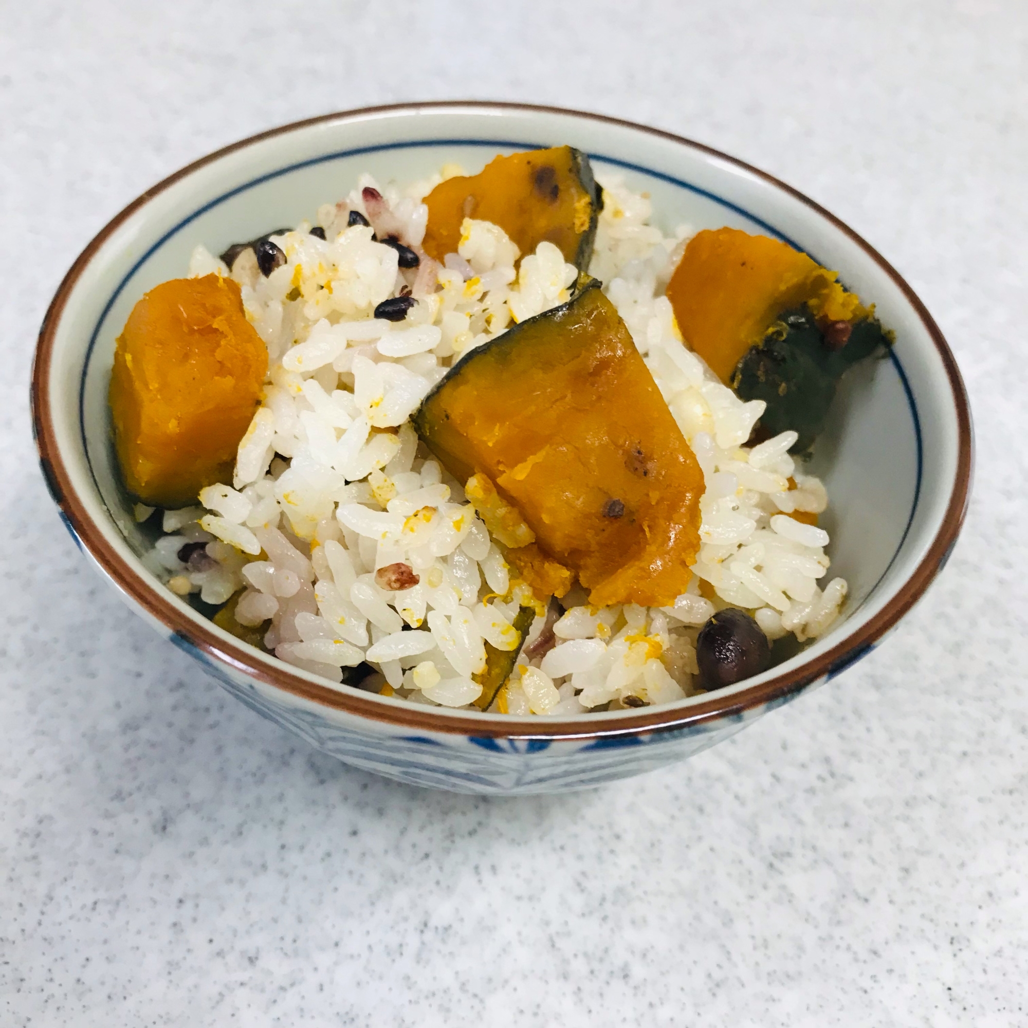 ハロウィンに二十穀ミックスとゴロッとかぼちゃのご飯