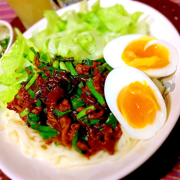 シャキシャキレタスのジャージャー麺風稲庭うどん