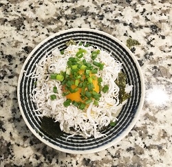 簡単!ひとりランチならしらす丼