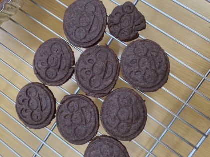 材料4つ☆さっくり型抜きココアクッキー