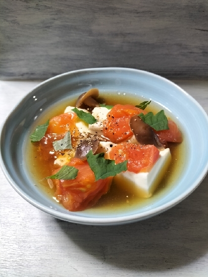 きょうはこちら♫寄せ豆腐なくて普通の豆腐で作ってみました❣トマトの酸味と青紫蘇のアクセントで美味しい♡素敵なレシピ感謝です❤今月もレシピ楽しみにしてます♪