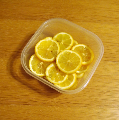 国産のレモンを頂いたので作ってみました
明日、美味しくなってる事を祈って、1日冷蔵庫に入れておきます
レシピ有難うございます