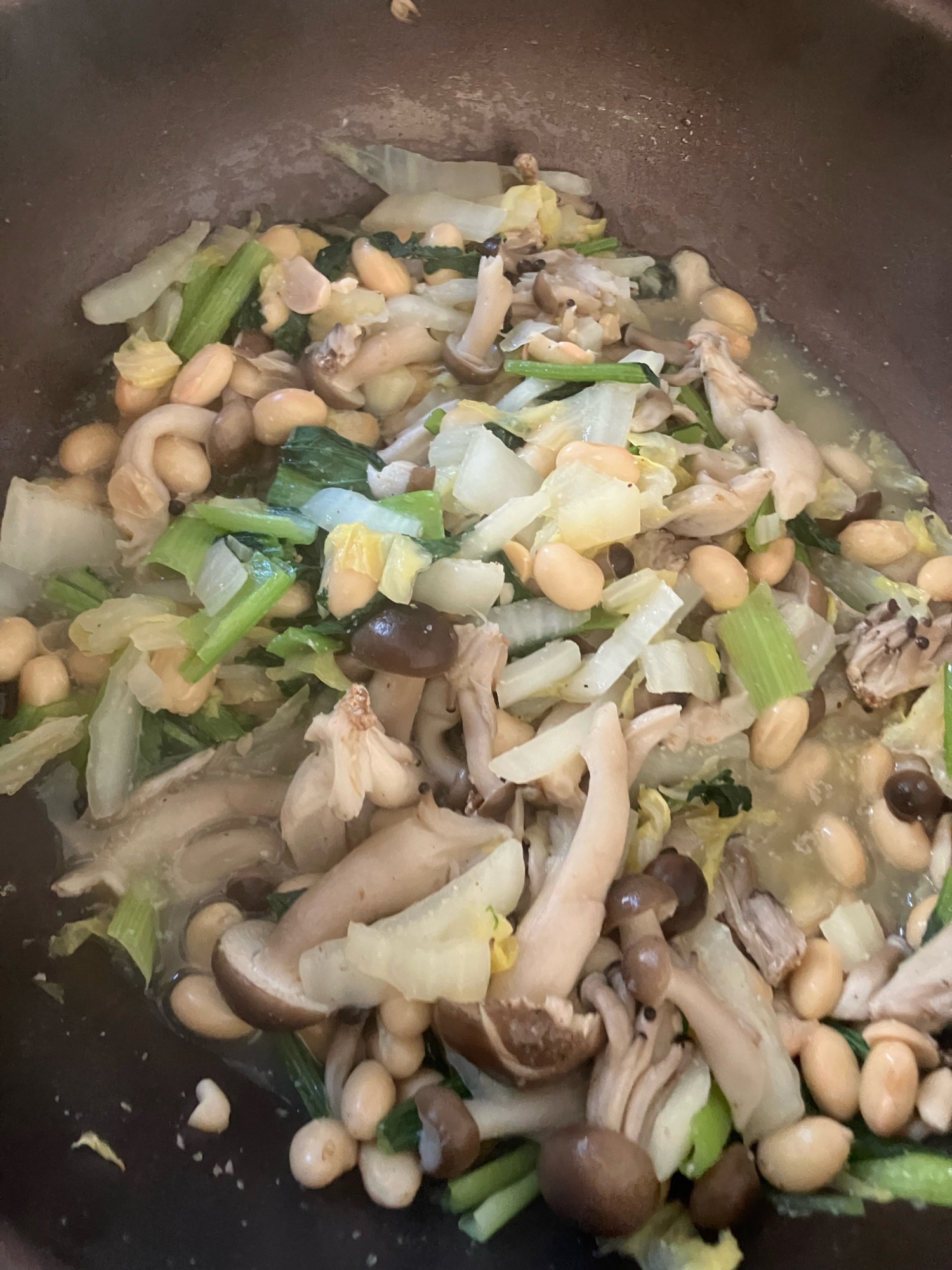 青梗菜としめじと豆炒め