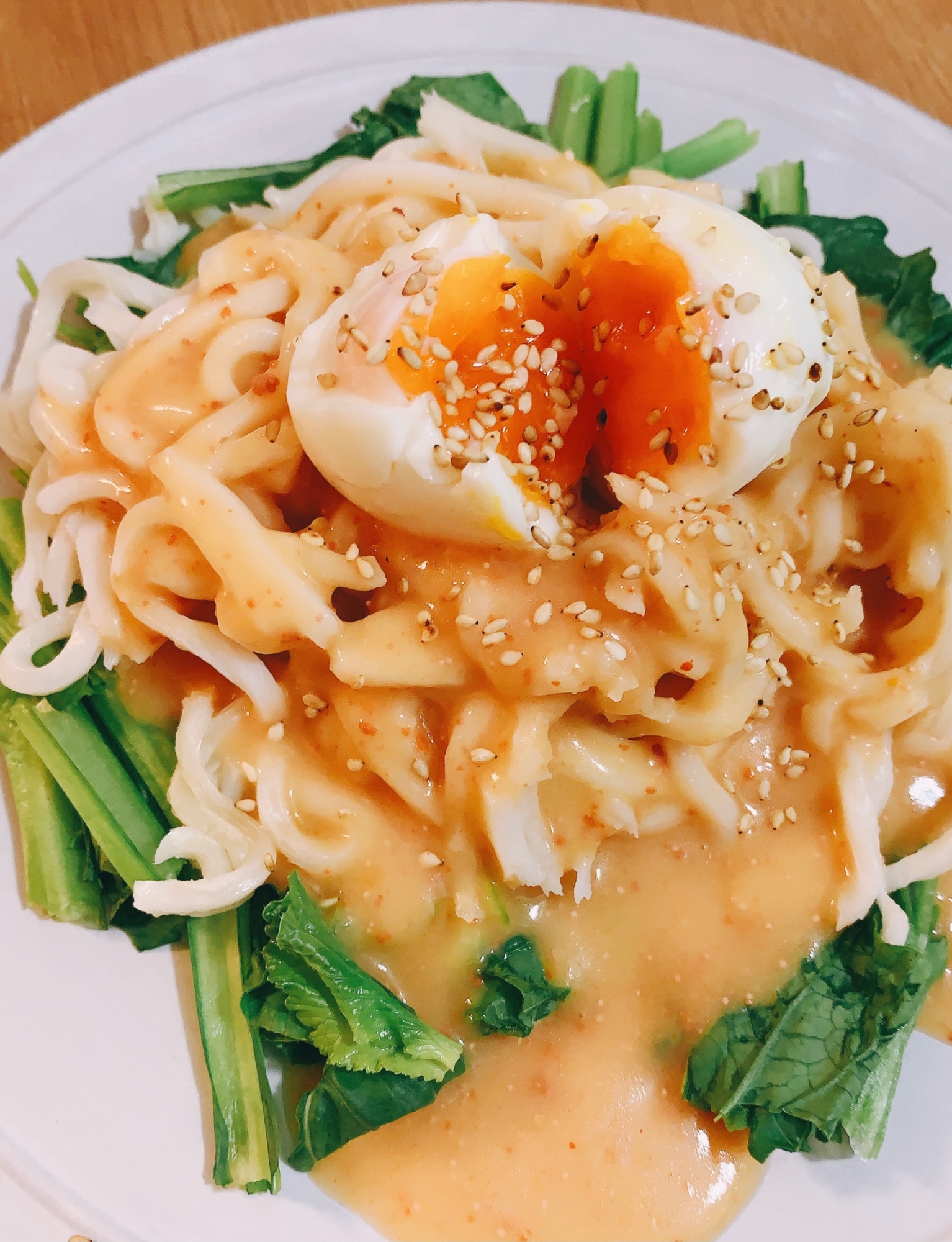 レトルトアレンジ☆小松菜と半熟卵明太子バターうどん