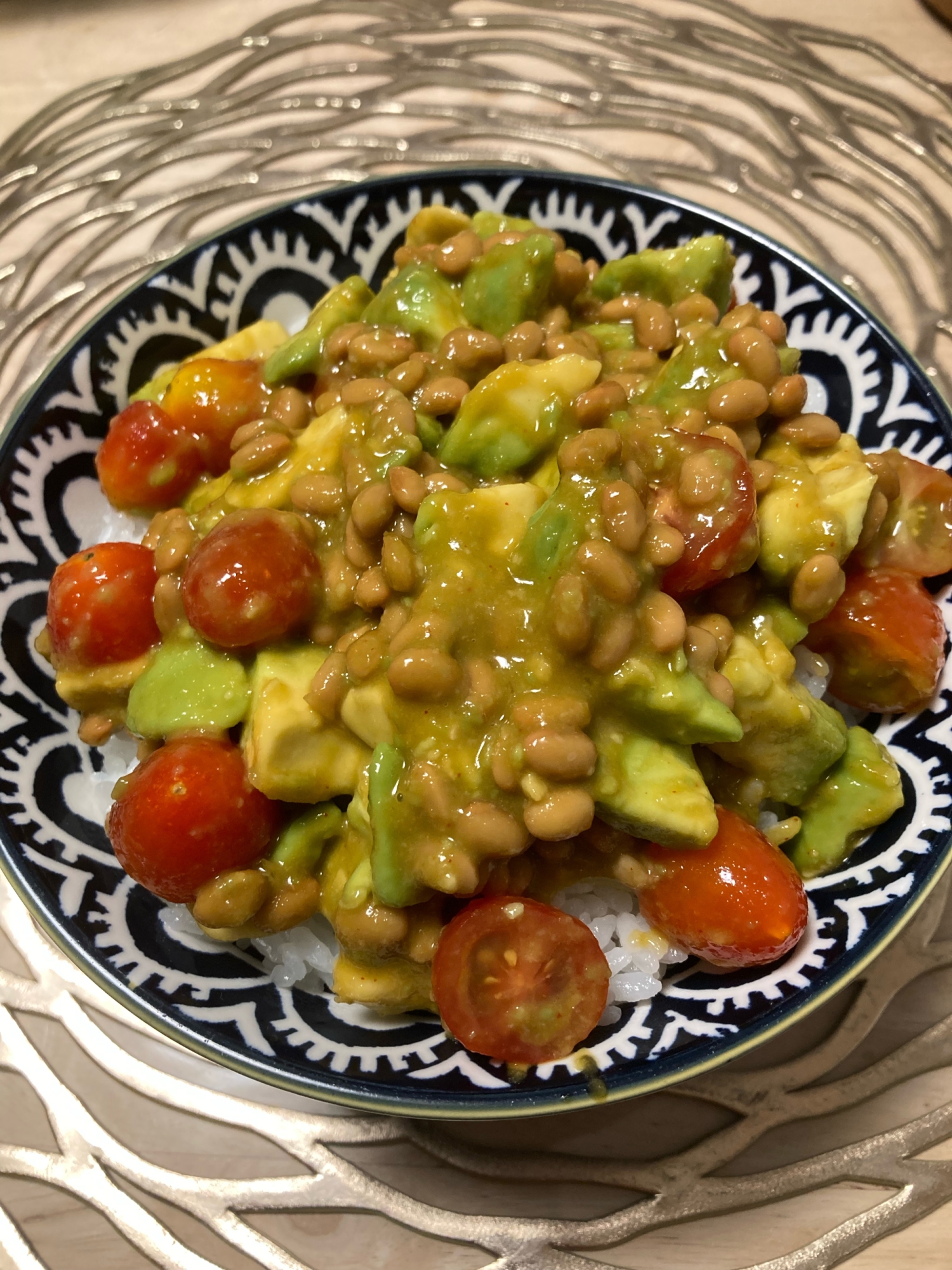 アボカド納豆丼