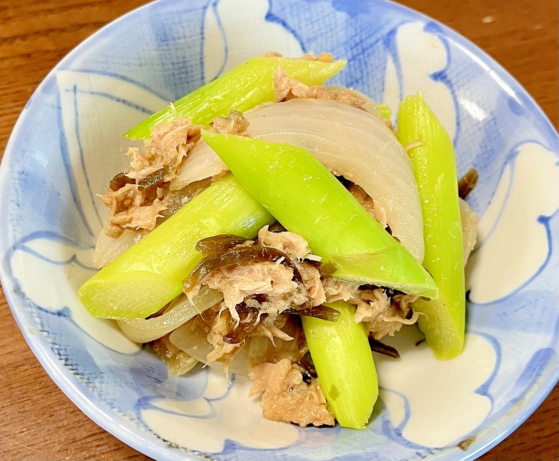 アスパラガスと玉ねぎの和え物