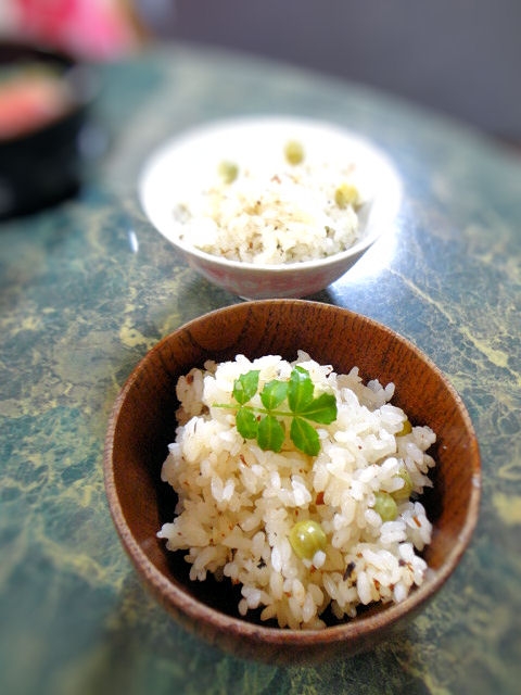 タケノコとえんどう豆の炊き込みご飯